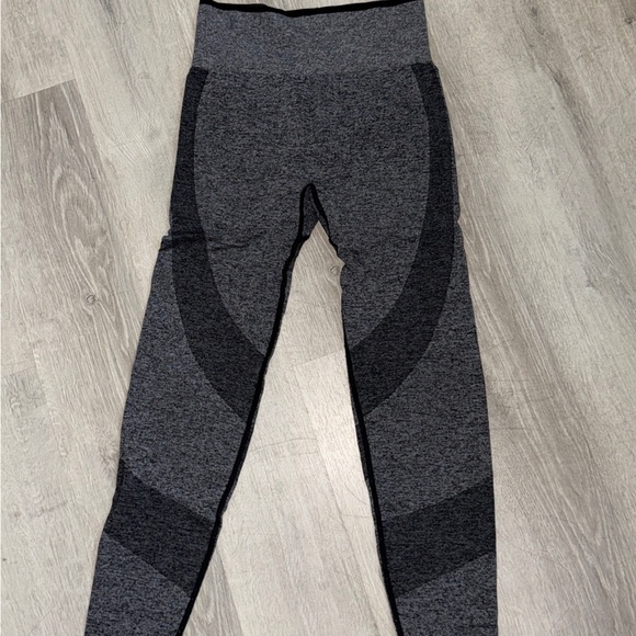 PINK Grey Patterned Leggings - Picture 1 of 4